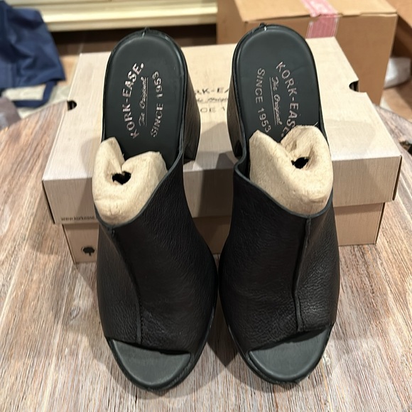 Kork-Ease Black Sandals with Chunky Block Heel - Picture 2 of 5